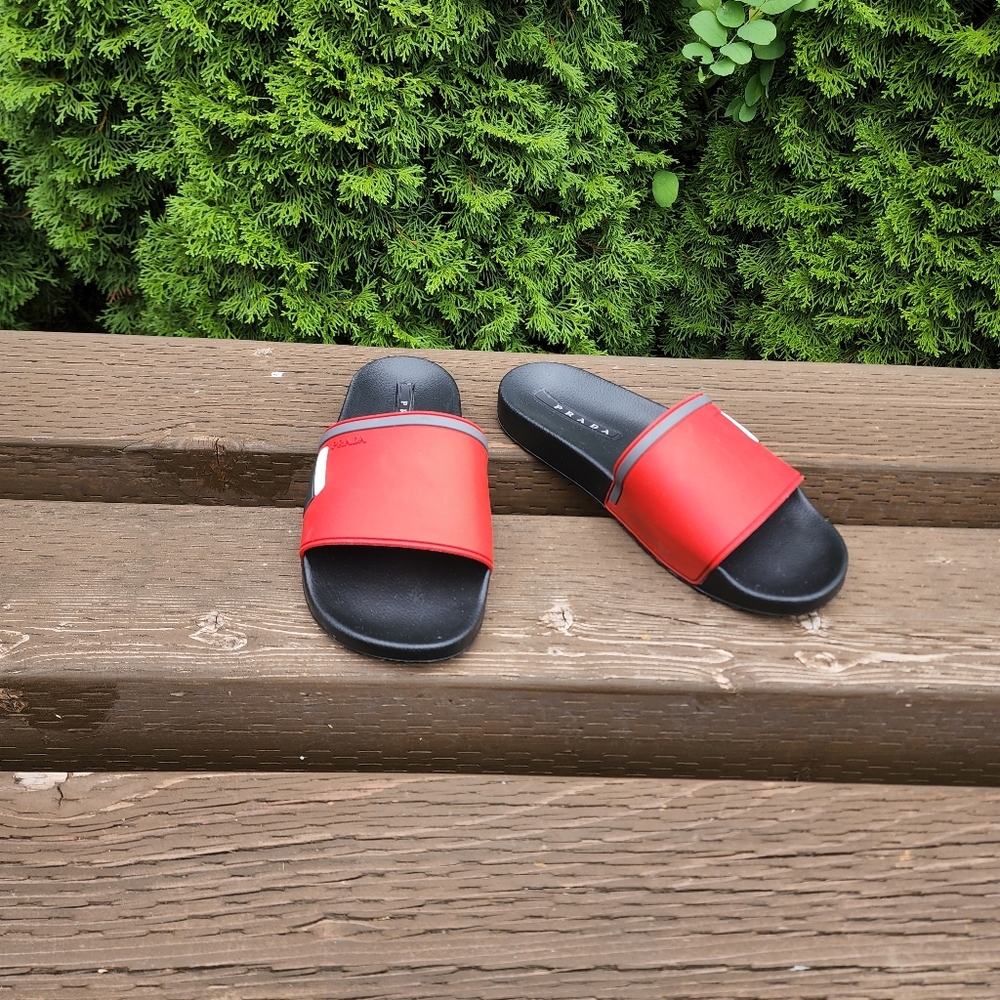 Prada Slides Men's Size 7 US 8 Made in Italy  🇮🇹  Near NEW condition!